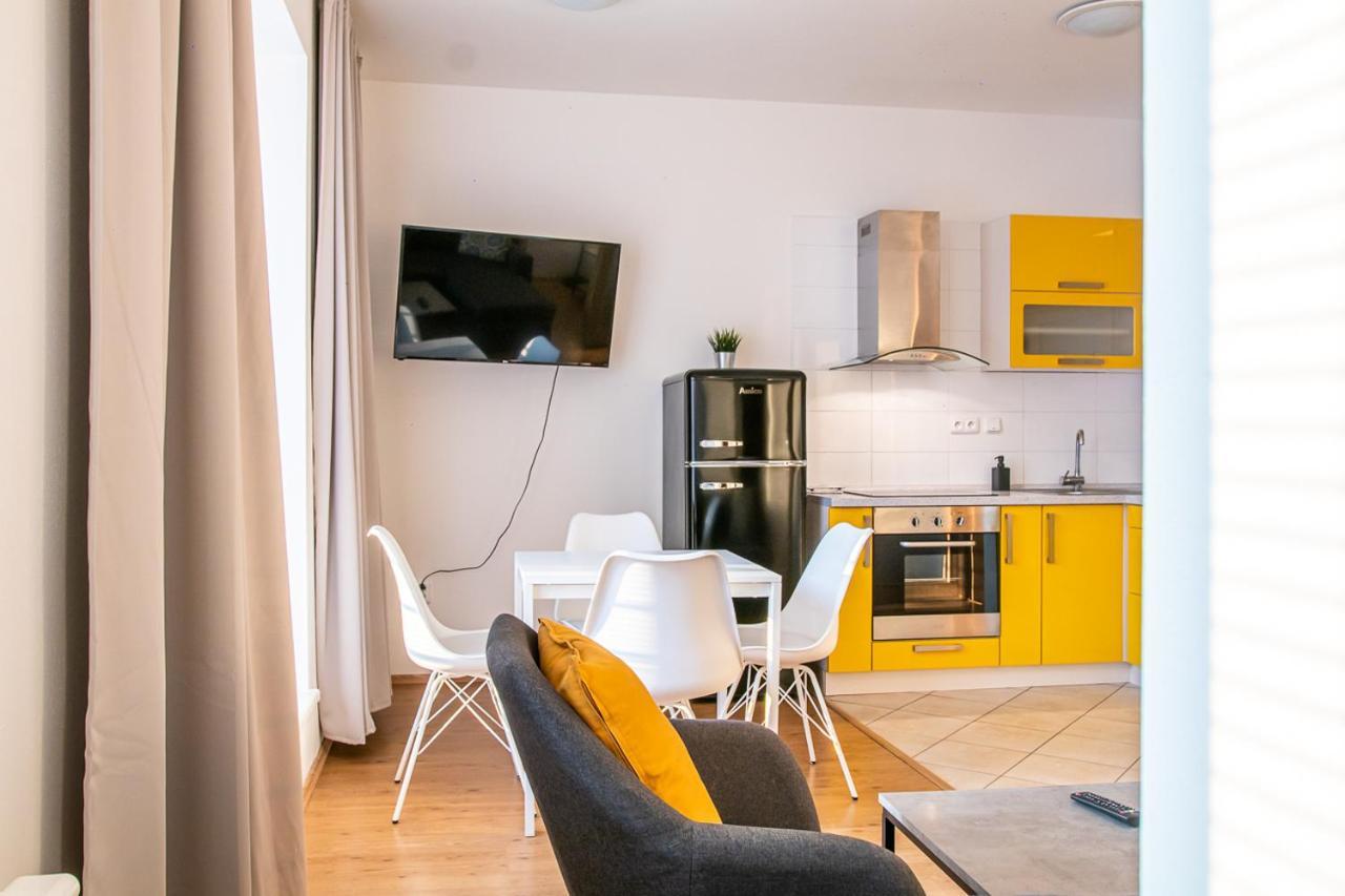 Yellow Apartment Ostrava Esterno foto