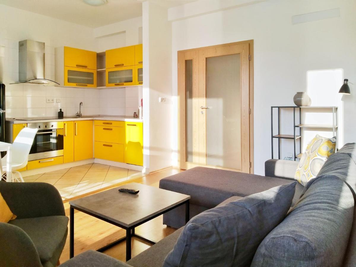 Yellow Apartment Ostrava Esterno foto