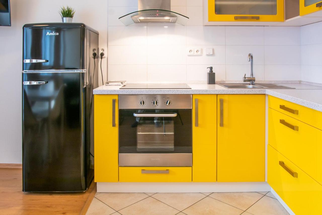 Yellow Apartment Ostrava Esterno foto