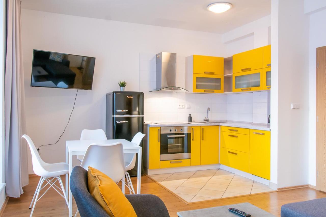 Yellow Apartment Ostrava Esterno foto