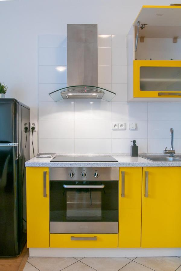Yellow Apartment Ostrava Esterno foto